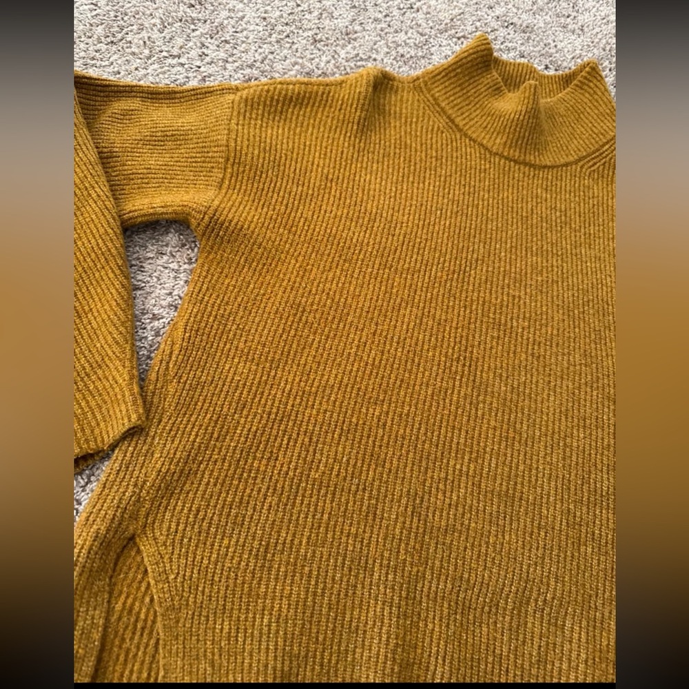 Abercrombie & Fitch Knit Mock Neck Neutral Camel Wool Blend Sweater 
Size Medium - Picture 11 of 12